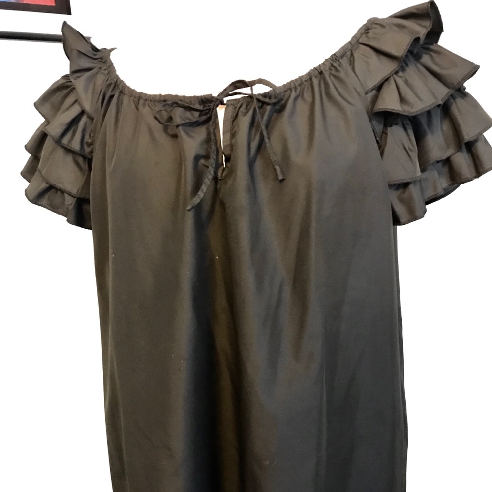 Off the should black top: tunic style